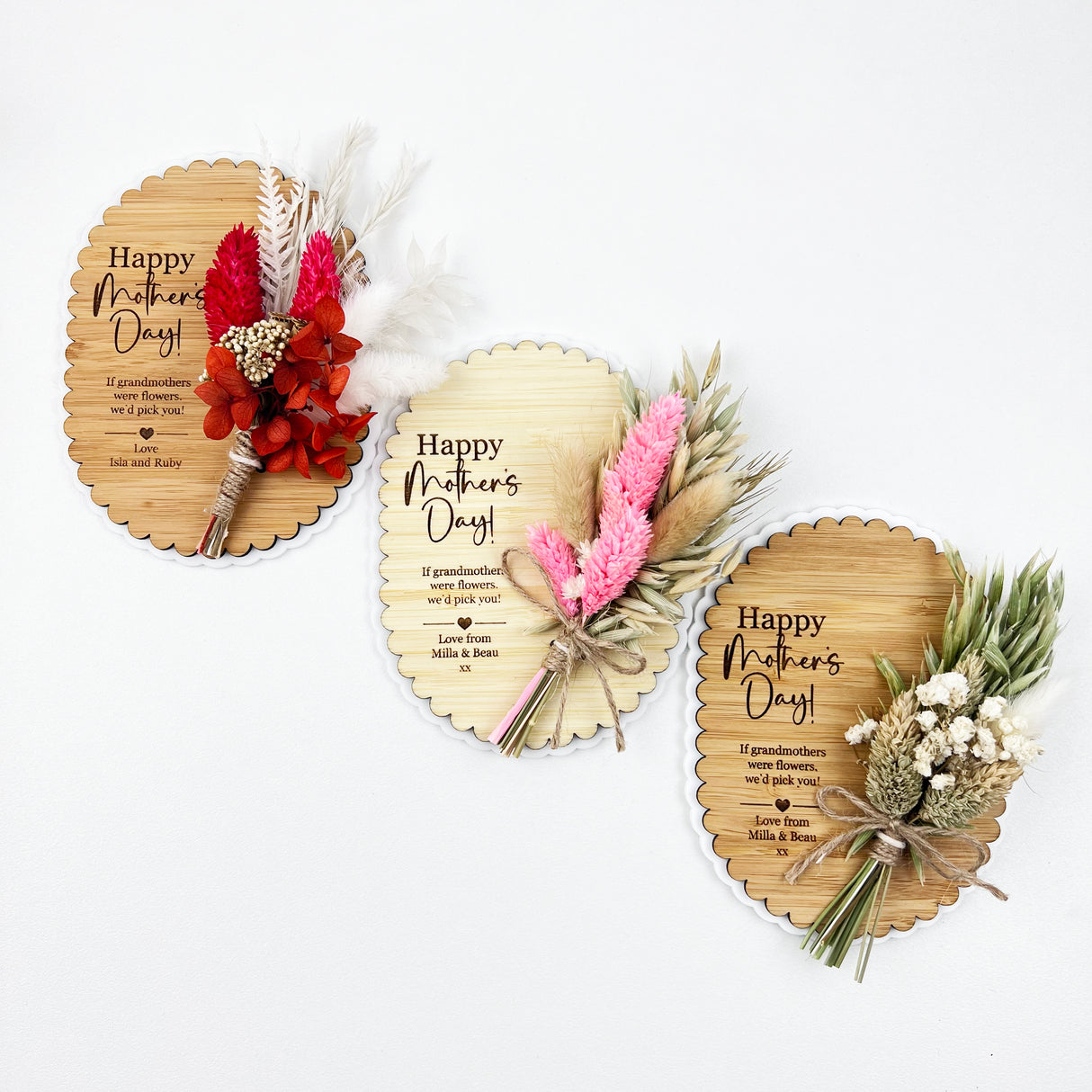 Personalised Magnetic Scalloped Dried Flower Plaque (3 flower options)