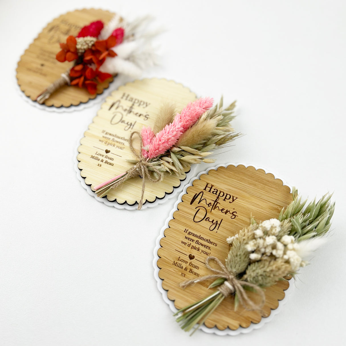 Personalised Magnetic Scalloped Dried Flower Plaque (3 flower options)
