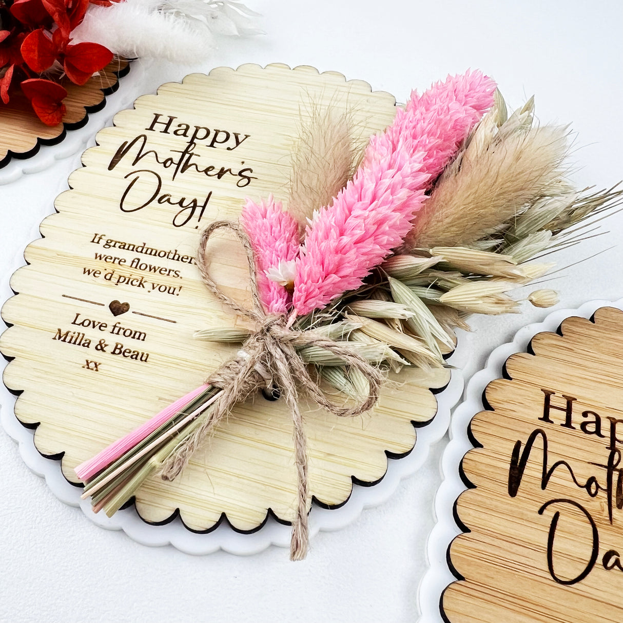 Personalised Magnetic Scalloped Dried Flower Plaque (3 flower options)