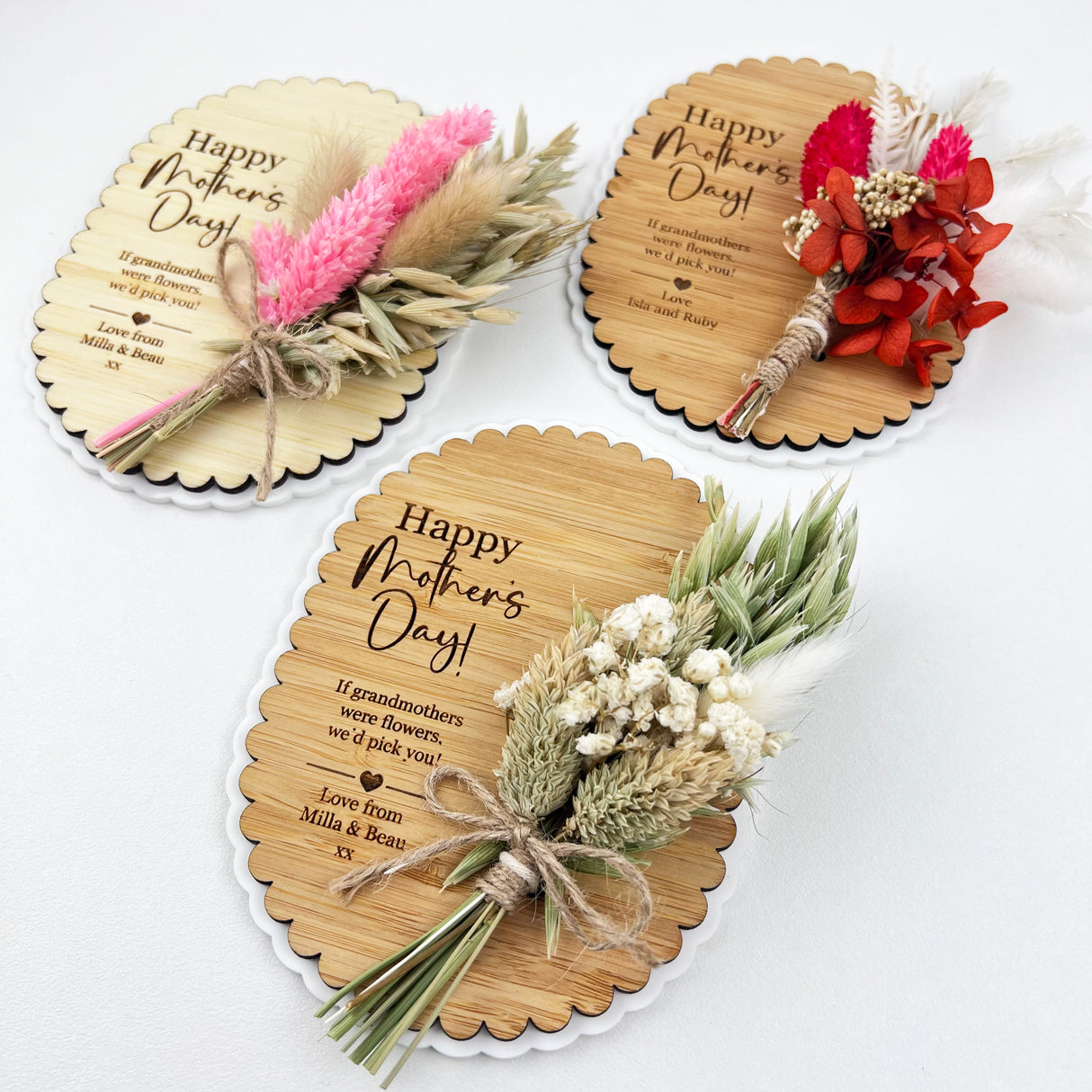 Personalised Magnetic Scalloped Dried Flower Plaque (3 flower options)