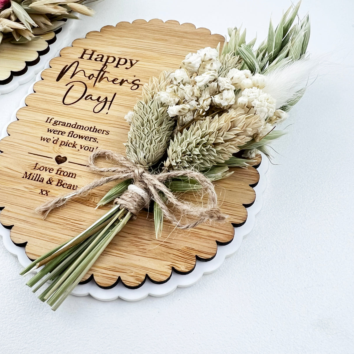 Personalised Magnetic Scalloped Dried Flower Plaque (3 flower options)