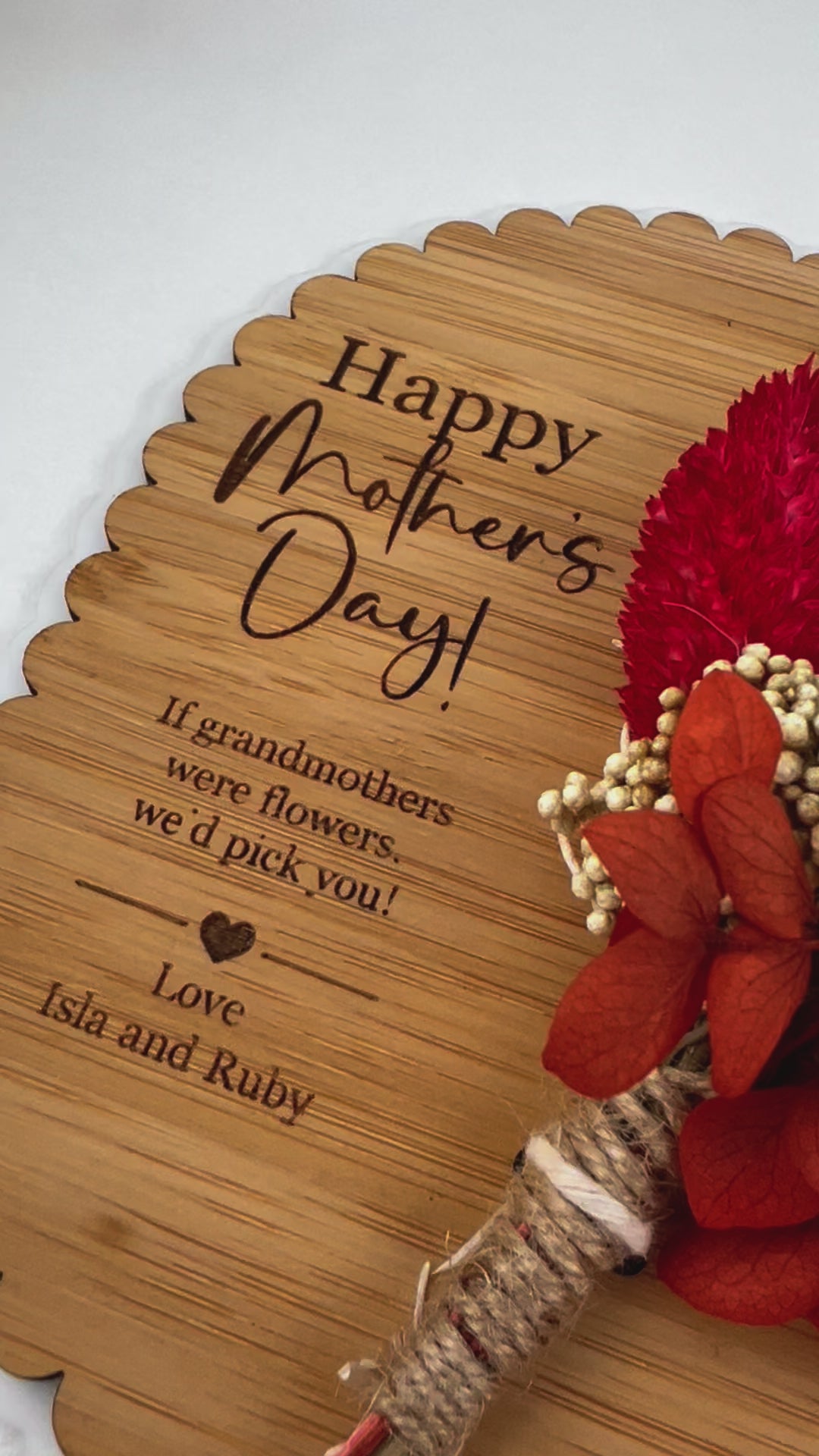 Personalised Magnetic Scalloped Dried Flower Plaque (3 flower options)